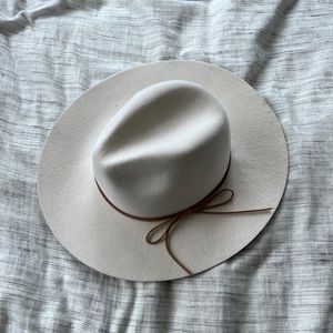 ARITZIA FEDORA HAT | NEVER WORN | IN PERFECT CONDITION